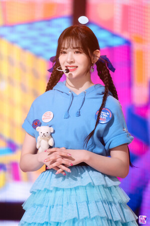 230226 STAYC Seeun - 'Teddy Bear' at Inkigayo