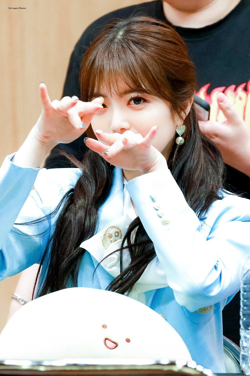 190519 Weki Meki Suyeon at 'LOCK END LOL' DongdaemunFansign documents 3