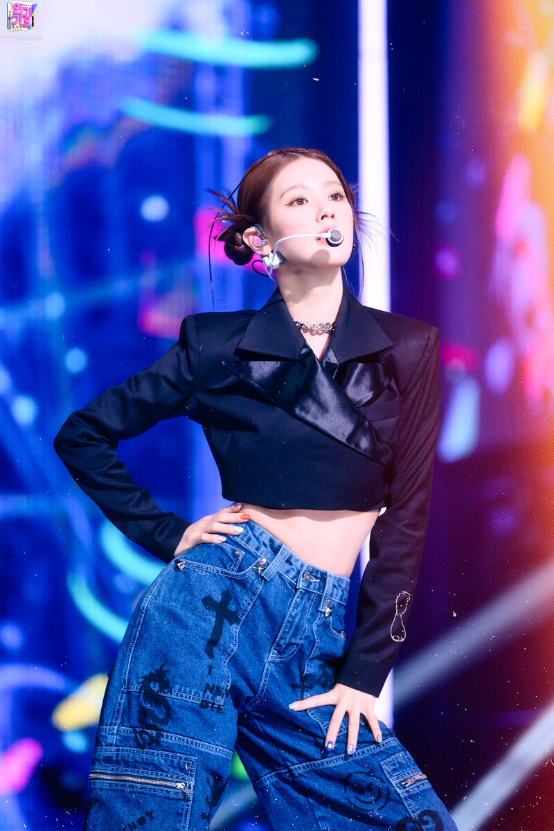 220327 (G)I-DLE Miyeon - 'TOMBOY' at Inkigayo documents 4