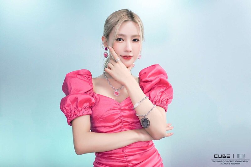 230120 U Cube - (G)I-DLE Miyeon - NAVER NOW Behind documents 2
