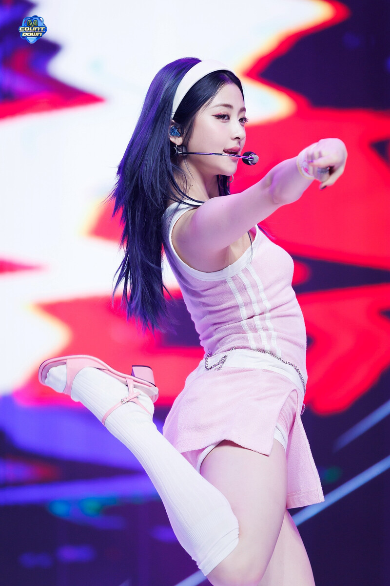 240912 LE SSERAFIM Yunjin - 'CRAZY' at M COUNTDOWN documents 3