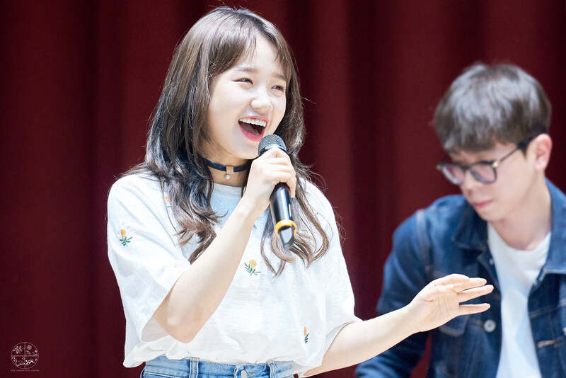 180429 Weki Meki Yoojung at Hongdae 'Lucky' Fansign documents 1