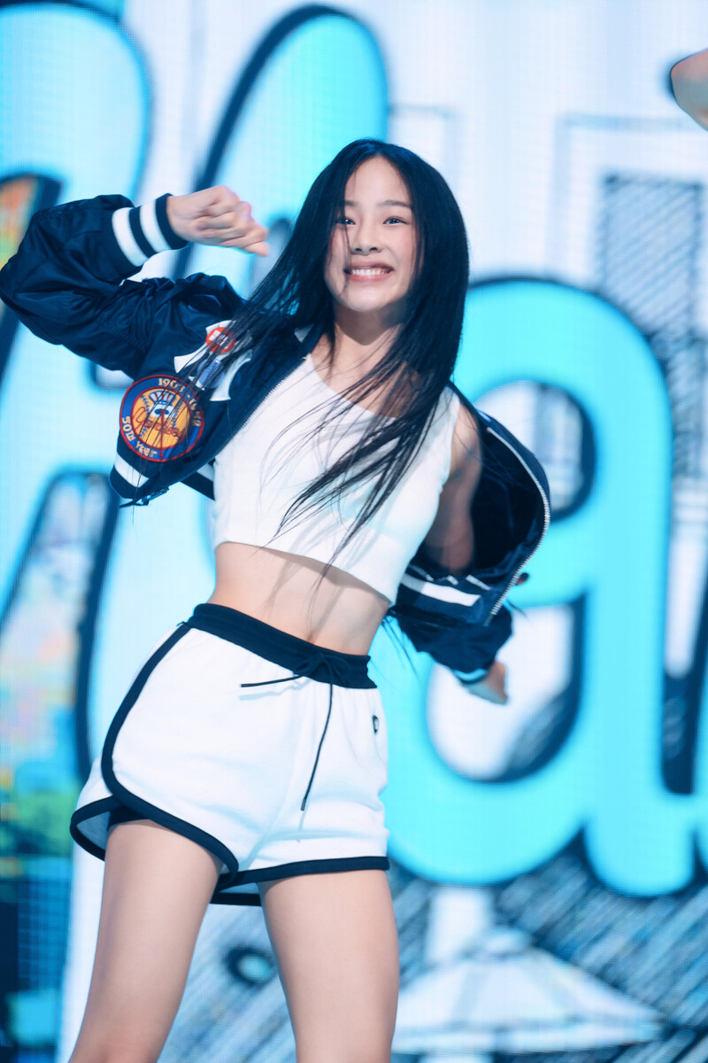 220807 NewJeans Minji 'Attention' at Inkigayo documents 6