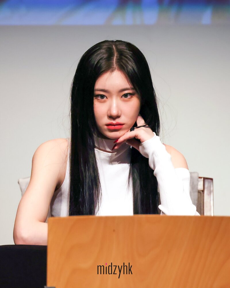 240118 ITZY Chaeryeong - MAKESTAR Fansign Event documents 9
