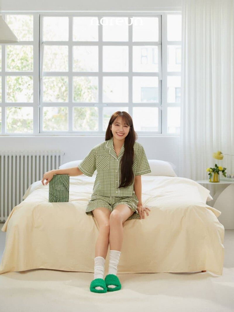 Apink EUNJI in '2023 Spring Summer Nareun Collection' documents 5