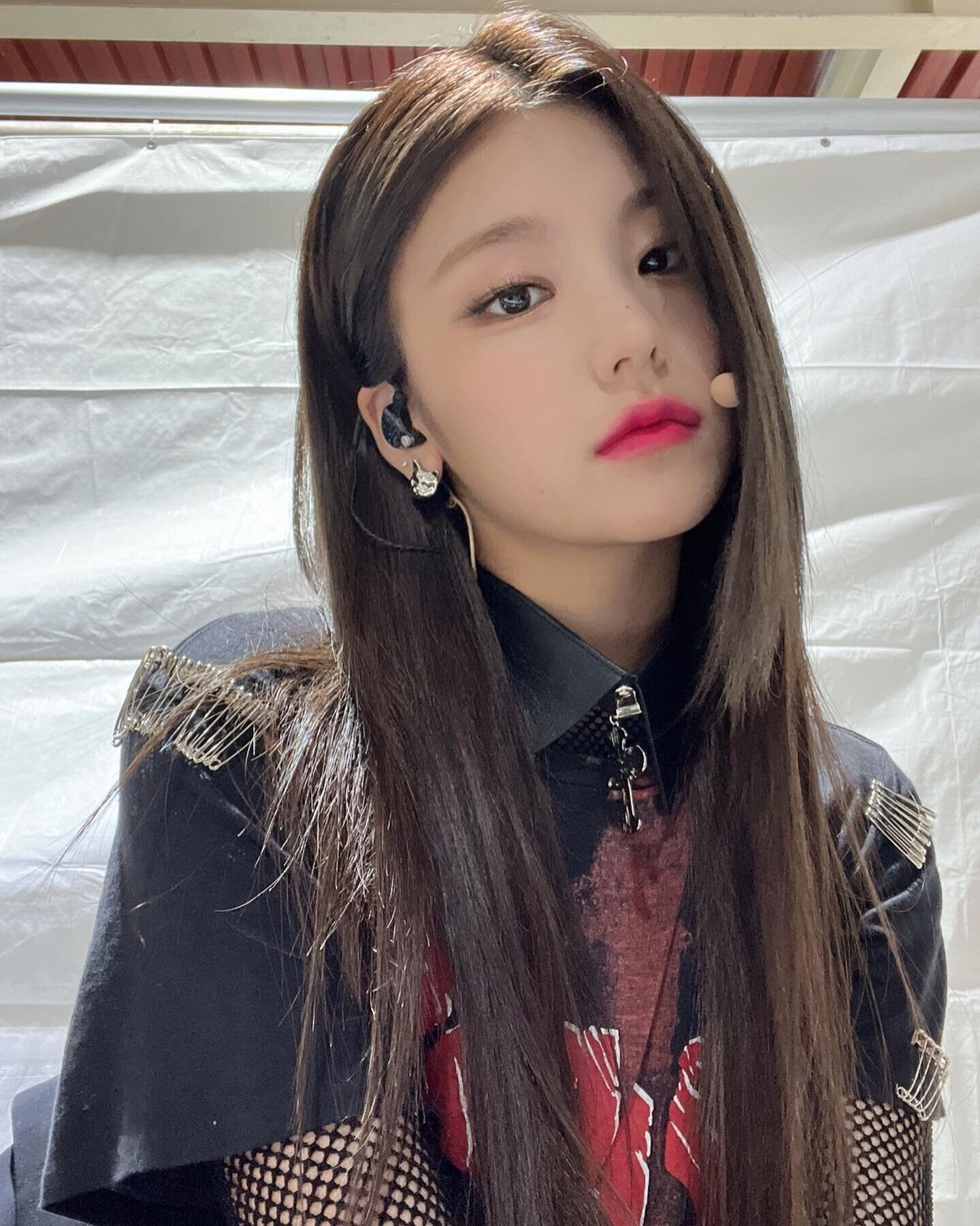 211031 ITZY Instagram Update - Yeji | kpopping