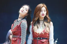 181111 Weki Meki Doyeon and Lucy at 'KISS, KICKS' Gangnam Fansign