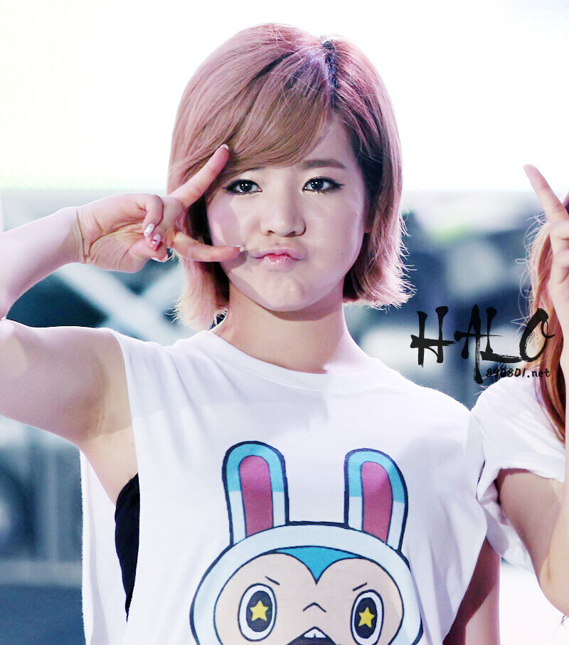 120818 Girls' Generation Sunny at SMTown in Seoul documents 2