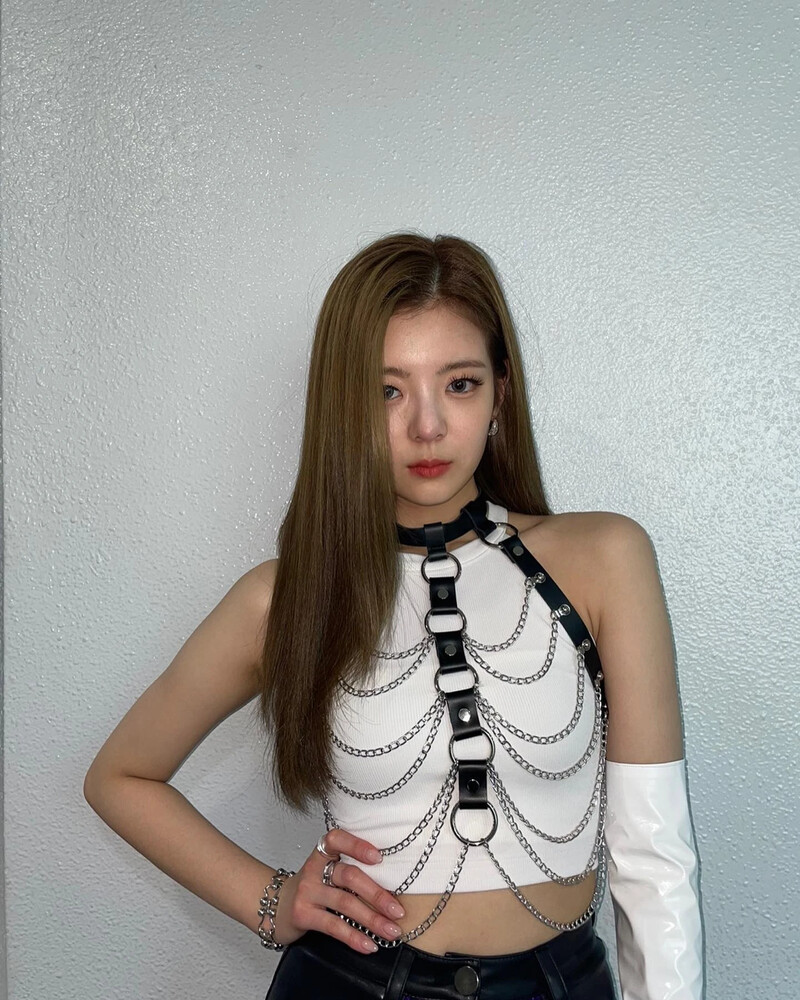 210515 ITZY Instagram Update - Lia documents 8