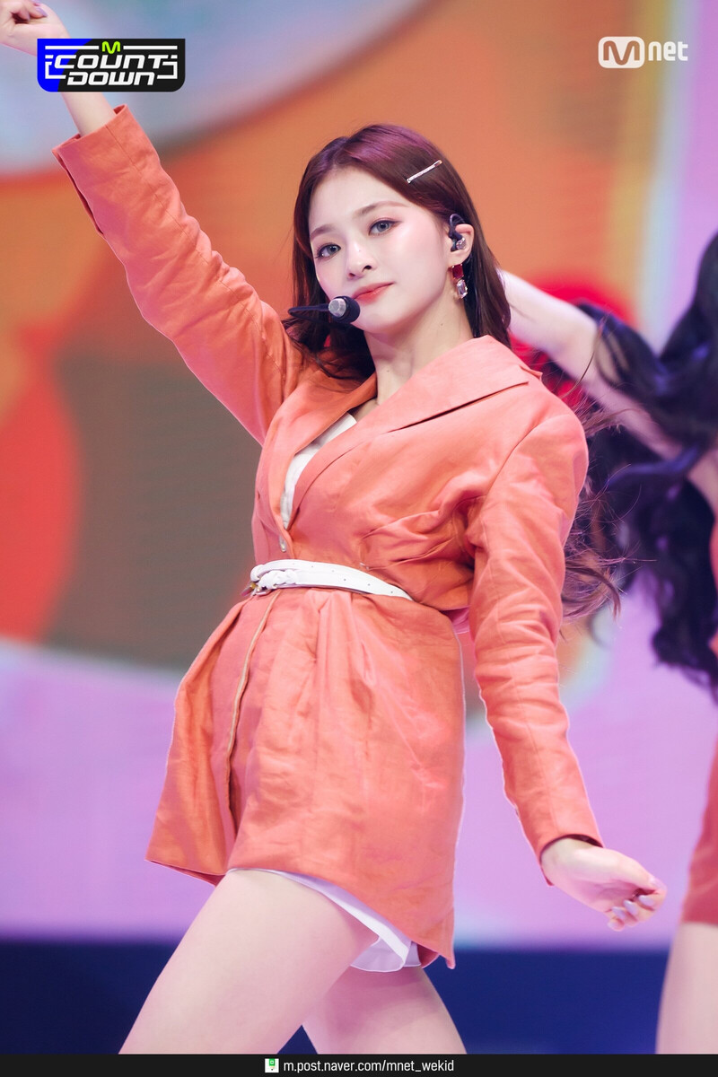 210916 fromis_9 - 'Talk & Talk' at M Countdown documents 13