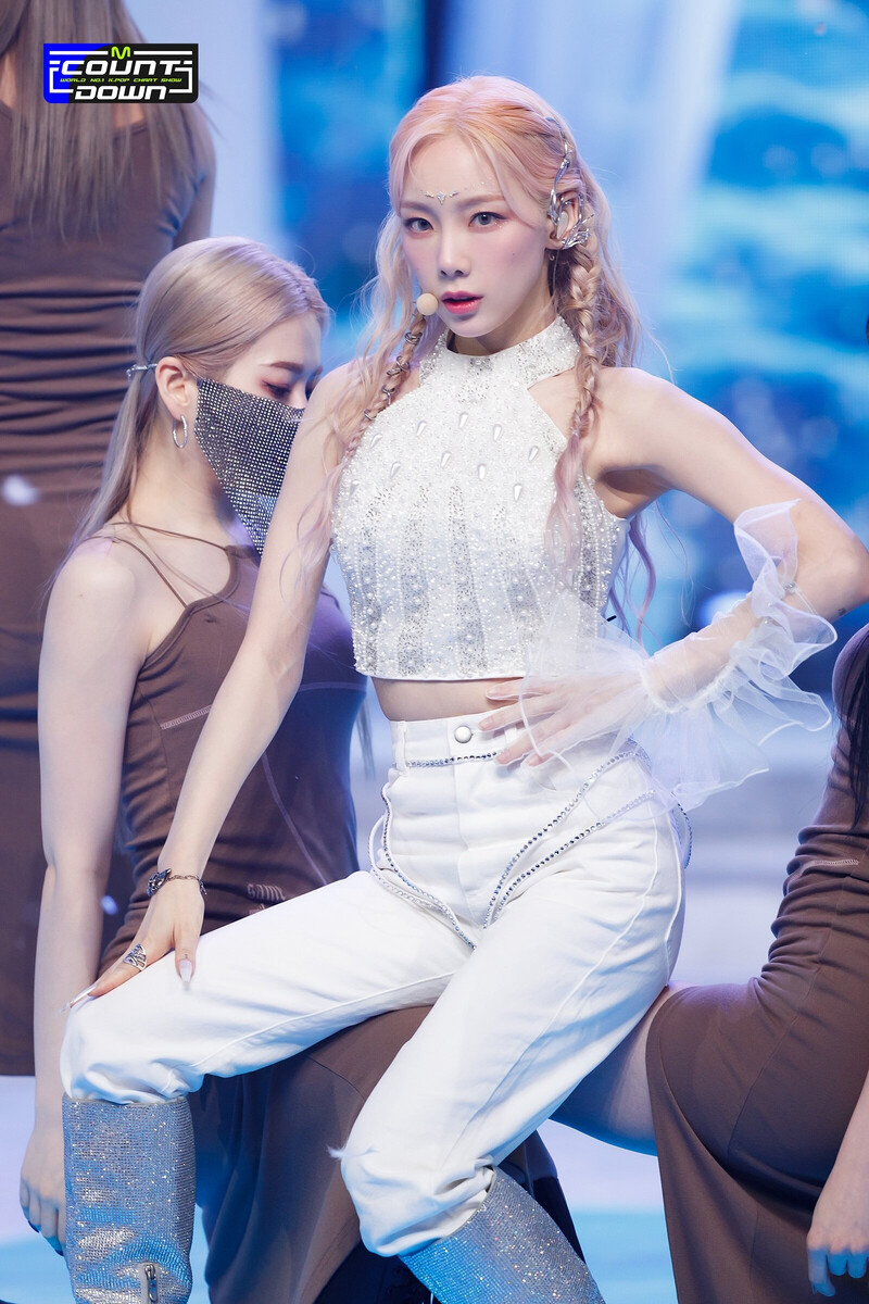 220217 Taeyeon - 'INVU' at M Countdown documents 23