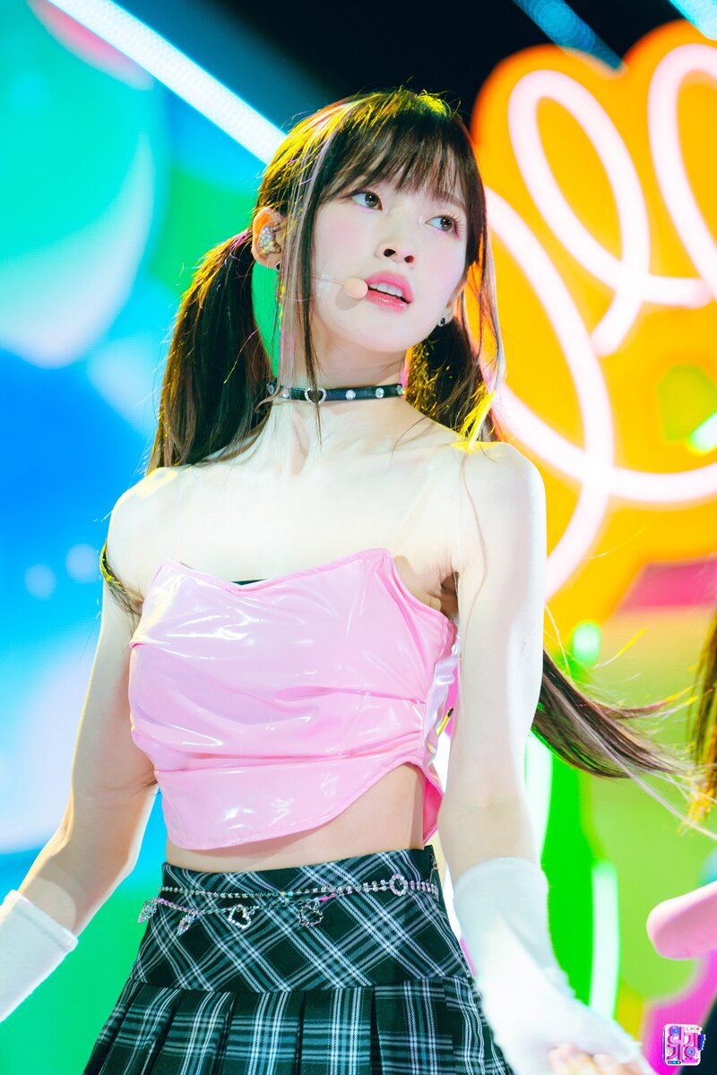 230730 OH MY GIRL Arin - 'Summer Comes' at Inkigayo documents 1