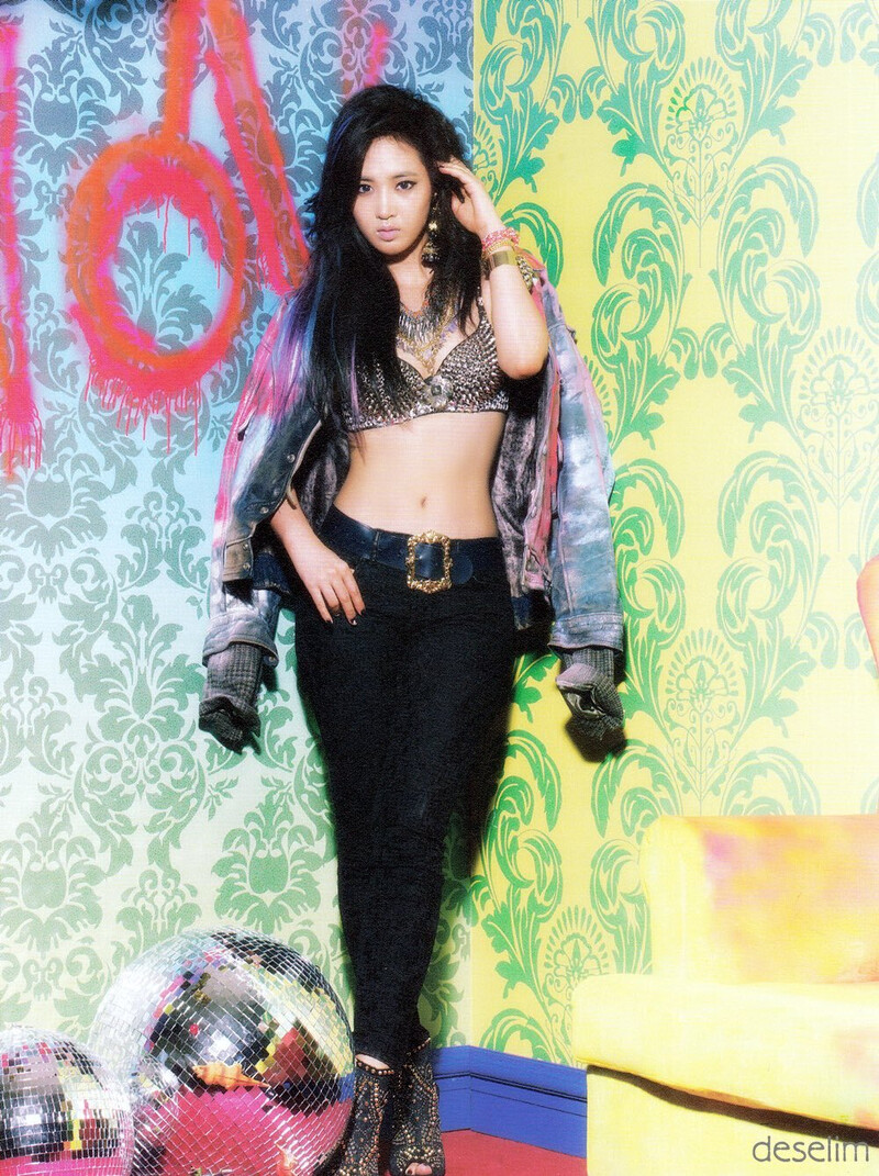 [SCAN] Girls' Generation - 'I Got A Boy' Yuri version documents 23