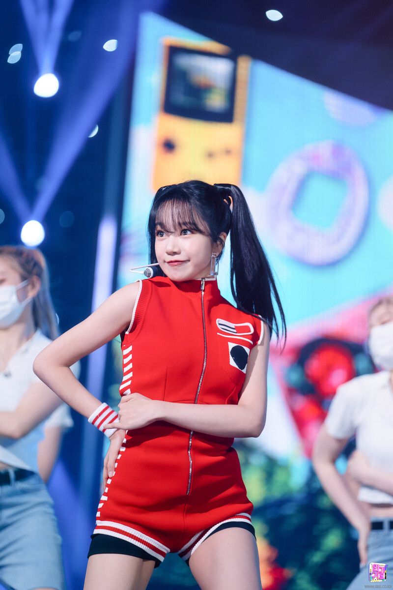 220612 Jo Yuri - 'Love Shhh!' at Inkigayo documents 13