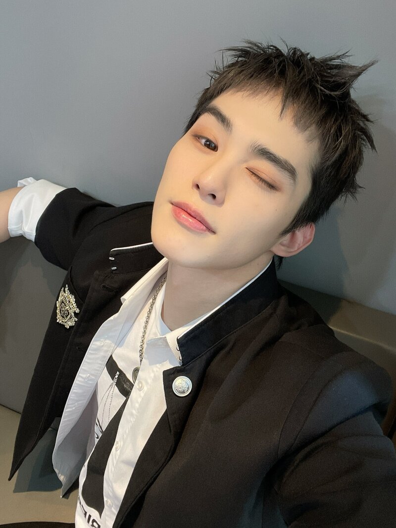 230311 TO1 Members Twitter Update - J.You documents 2