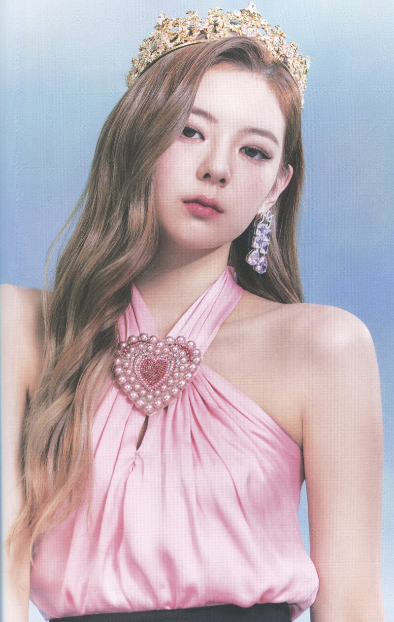 ITZY 'CHECKMATE' Album Scans (Lia ver.) documents 6