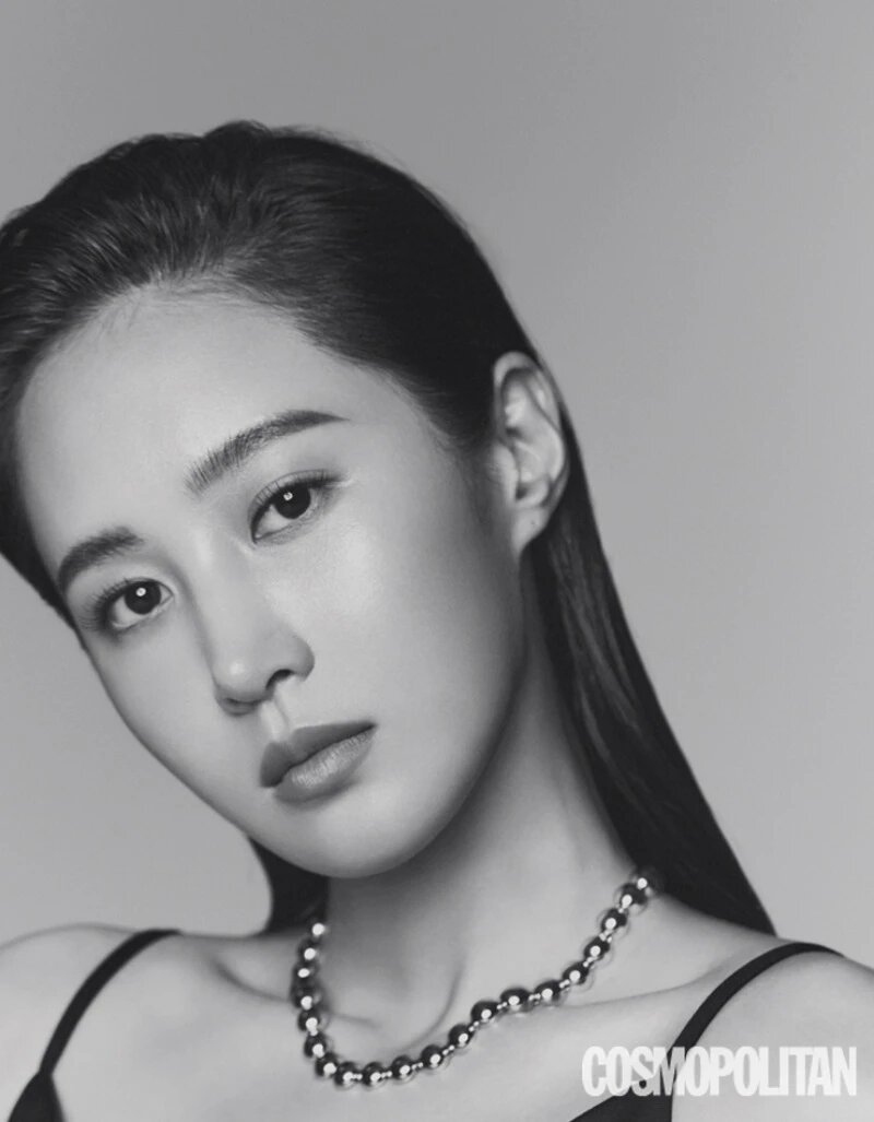 Kwon Yuri for Cosmopolitan Korea April 2021 issue documents 2
