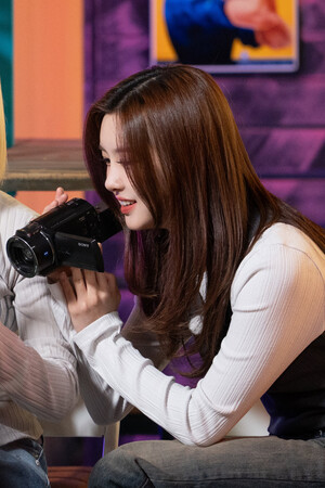 240510 WakeOne Naver Update Dayeon - Kep1erving Kep1going Telepathy [Behind the Scenes]