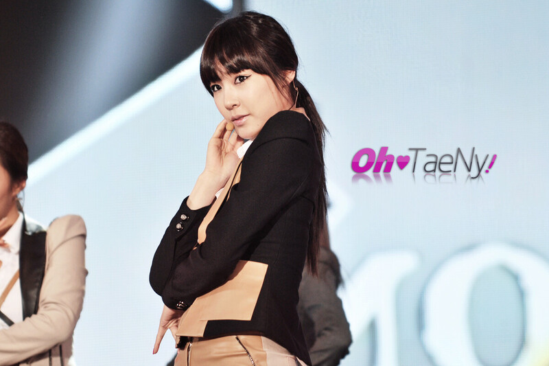 111106 Girls' Generation Tiffany at Love Sharing Concert documents 6