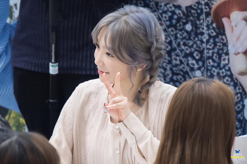 160923 Girls' Generation Taeyeon & Super Junior Kyuhyun at COEX 'Samdasoo' Fansign documents 9