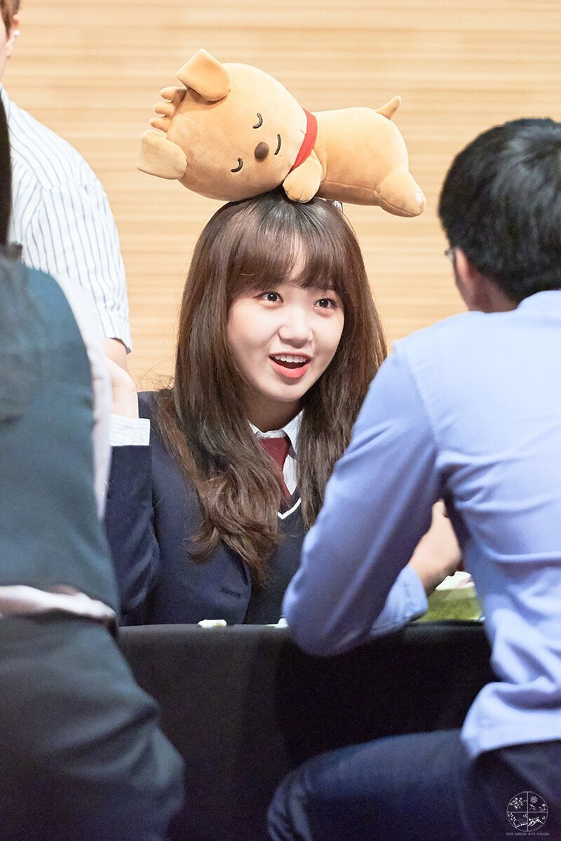 180519 Weki Meki Yoojung at 'Lucky' Gangbyeon Fansign documents 4