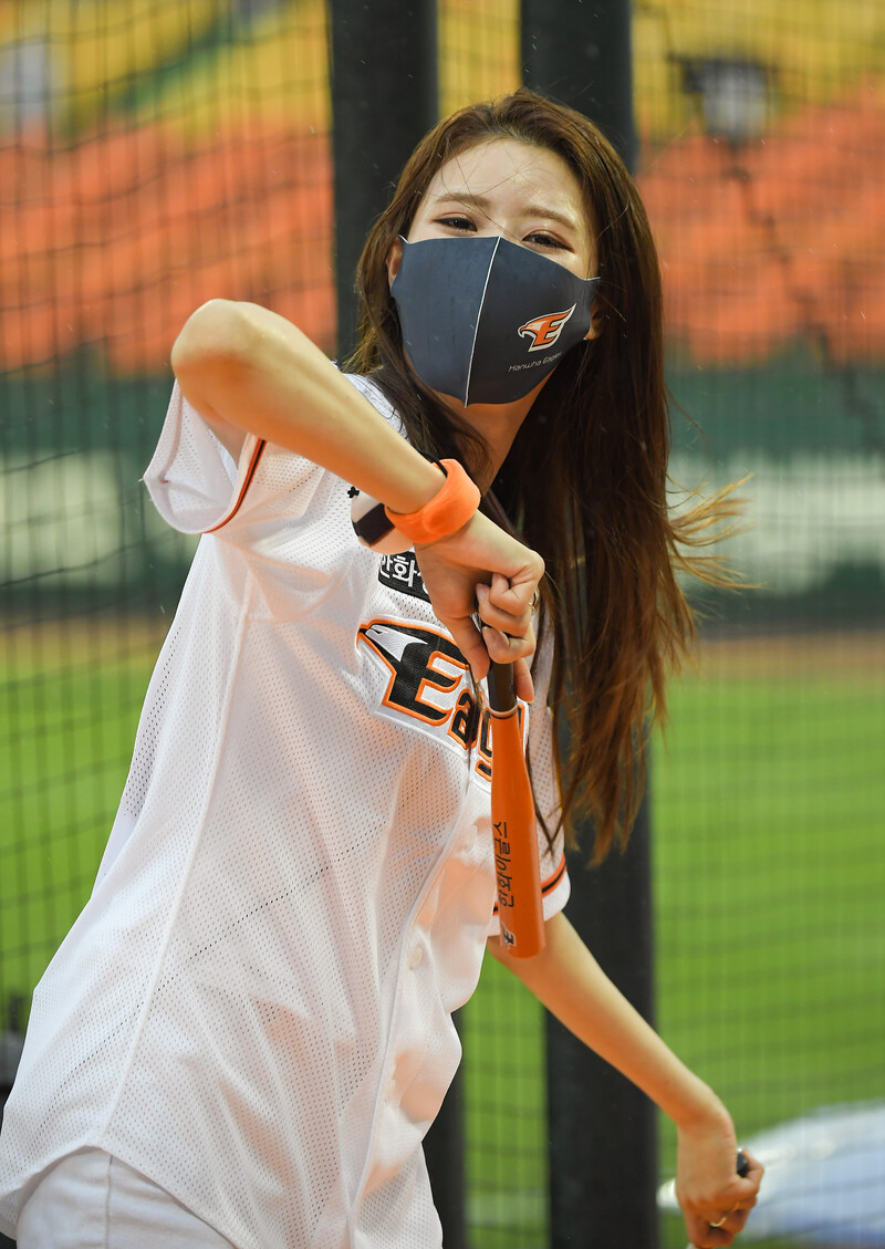 210615 Lovelyz Mijoo - Hanwha Eagles 1st Pitch documents 14