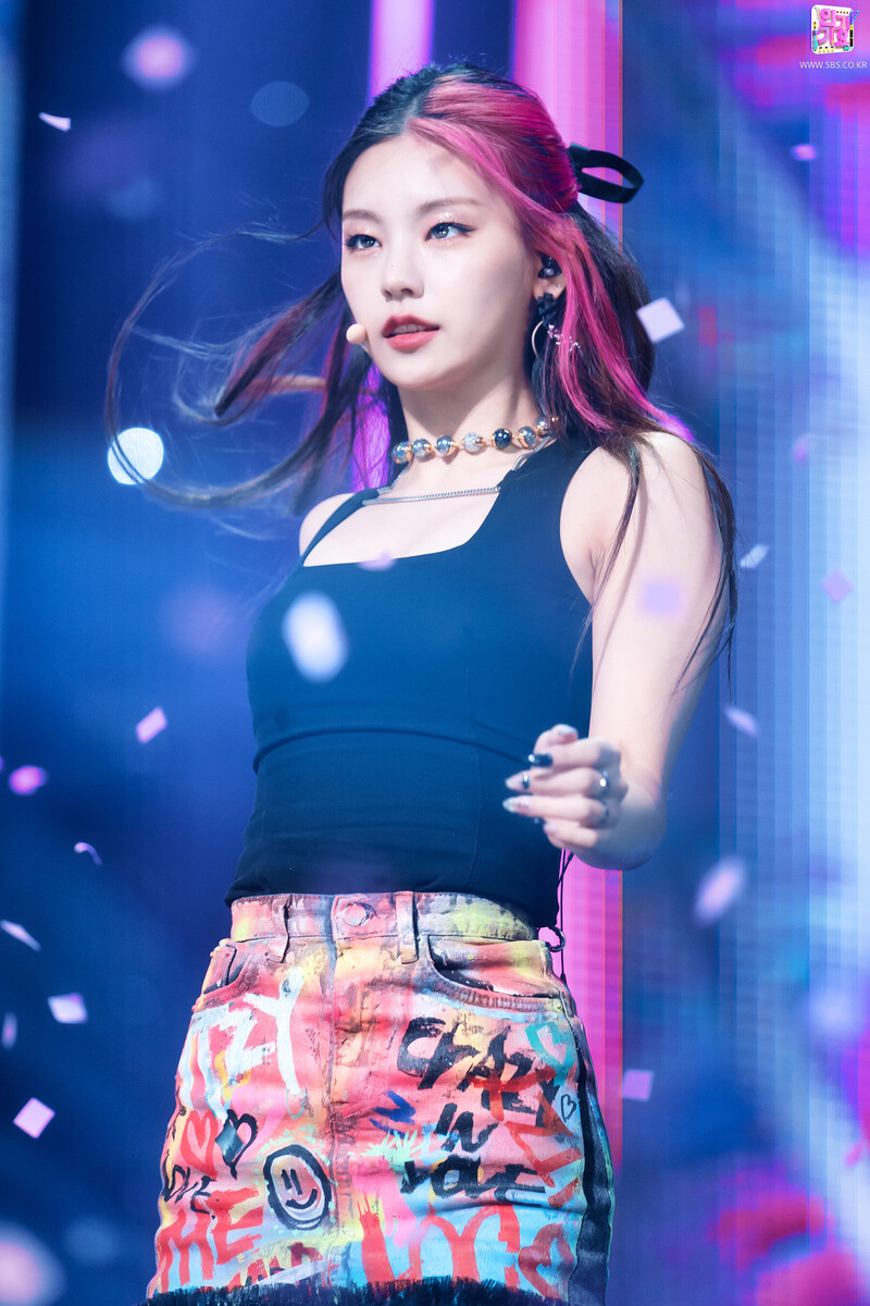 211003 ITZY - 'LOCO' at Inkigayo documents 1