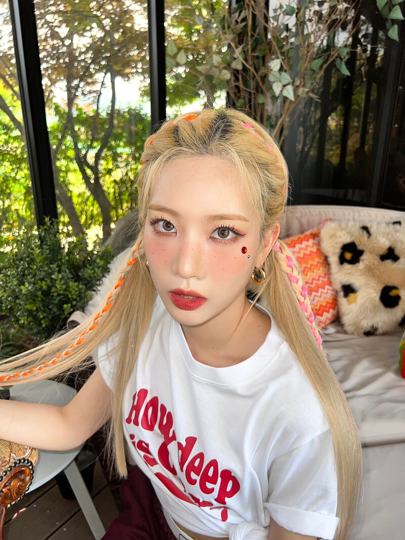 220903 LOONA Twitter Update - Kim Lip documents 6