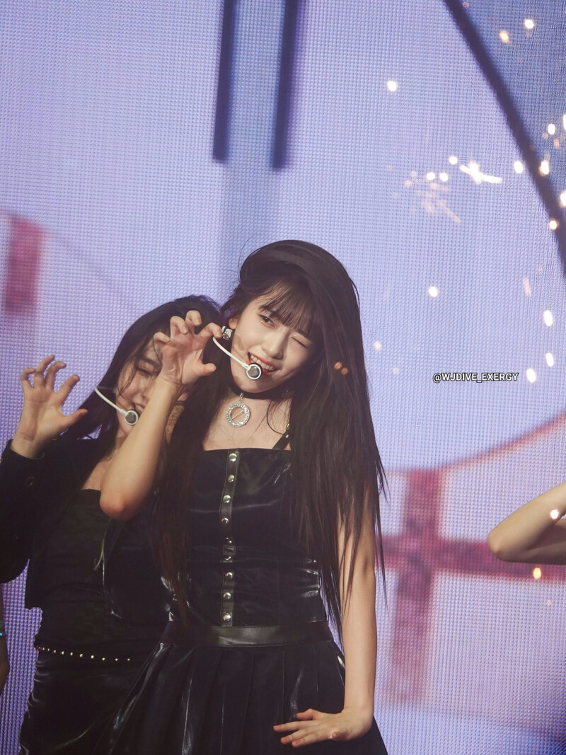 230212 IVE Yujin - The First Fan Concert 'The Prom Queens' Day 2 documents 1