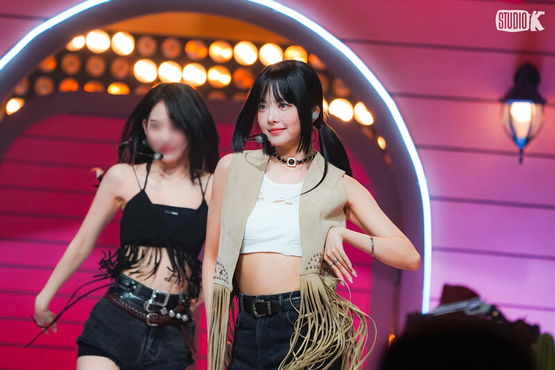 230505 LE SSERAFIM Eunchae - 'Unforgiven' at Music Bank documents 6