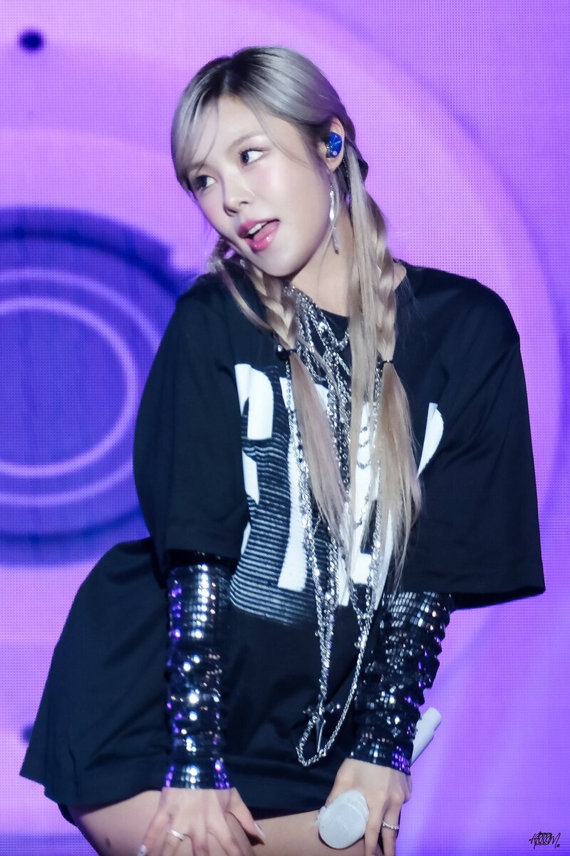 231222 Whee In at Tainan Christmas Rock Concert documents 5