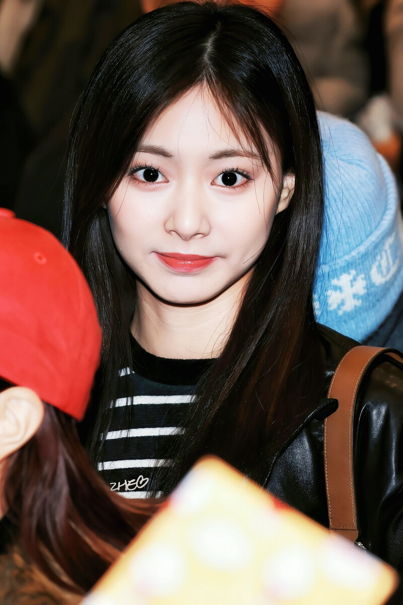 241228 TWICE Tzuyu at Gimpo International Airport documents 8