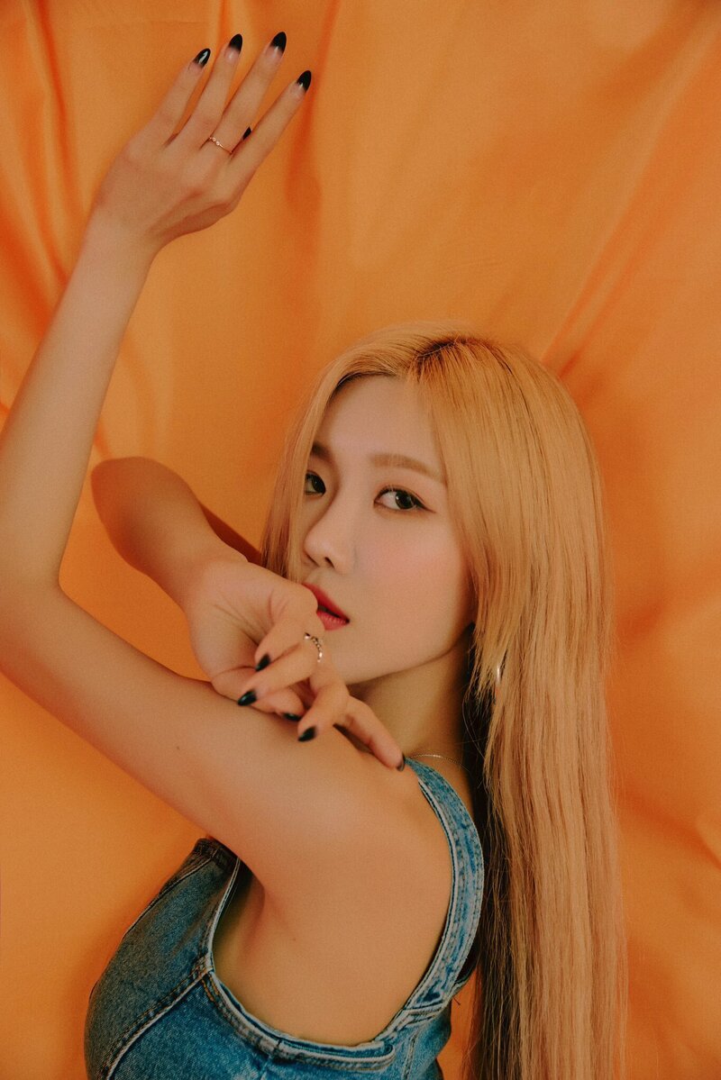 WJSN Dawon for Universe 'Feel the Breeze' Photoshoot 2022 documents 5