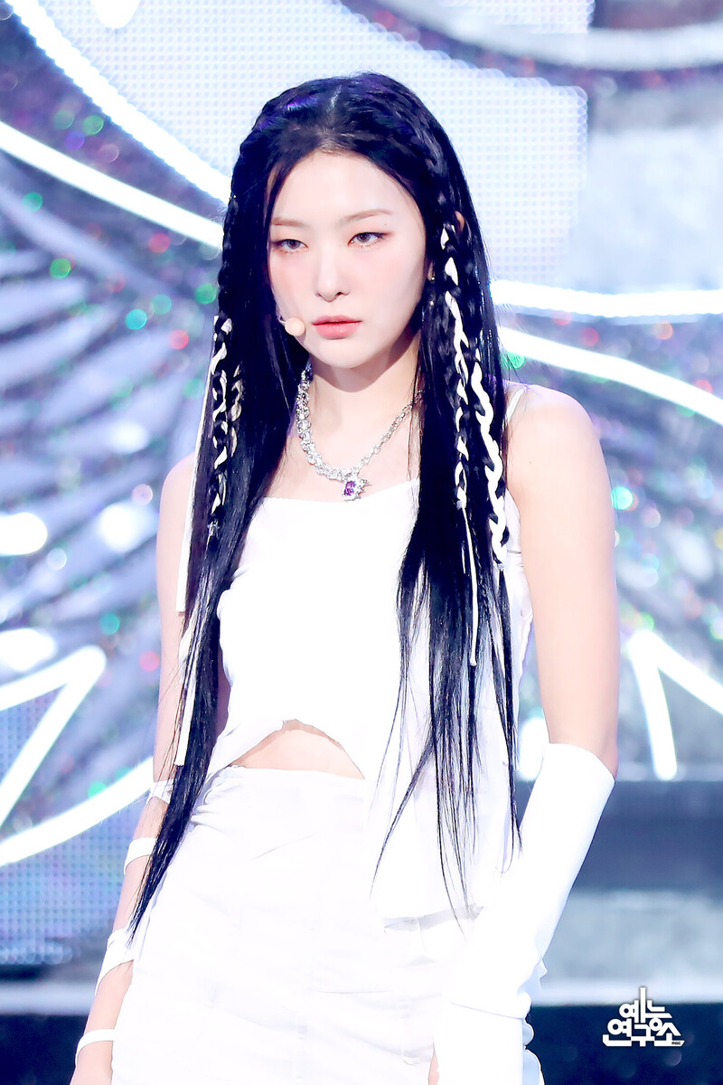 221008 Red Velvet Seulgi - '28 Reasons' at Music Core documents 1