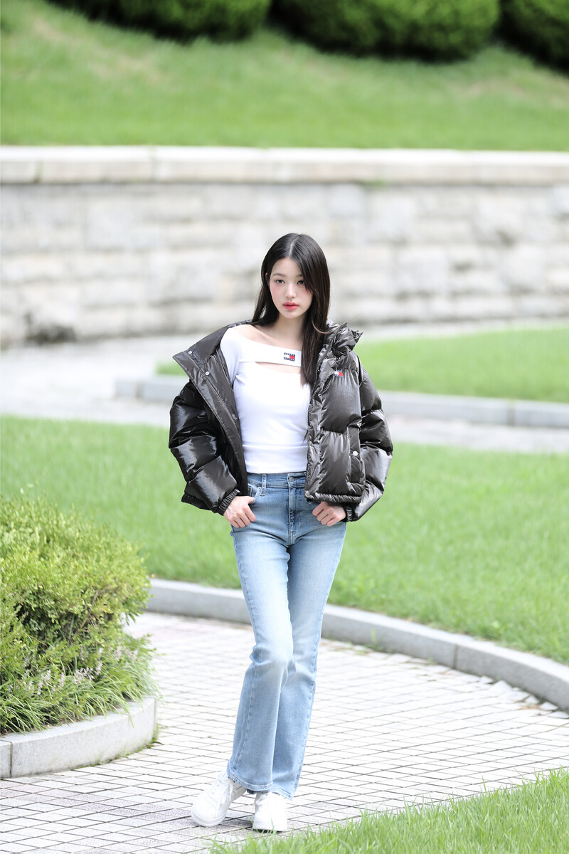 241009 Starship Entertainment Naver Post with IVE Wonyoung - Tommy Jeans Photoshoot Behind documents 10