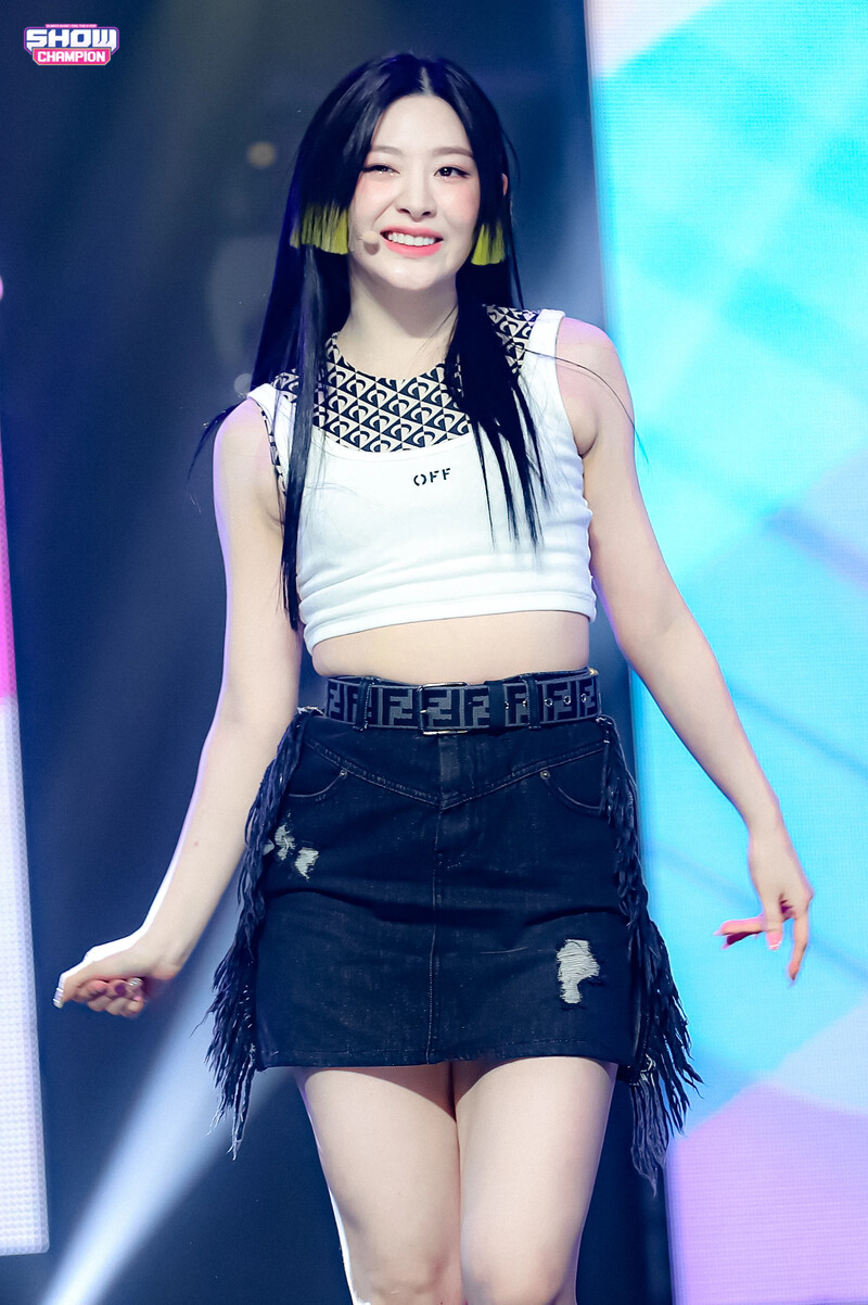 210414 STAYC - 'ASAP' at Show Champion documents 18