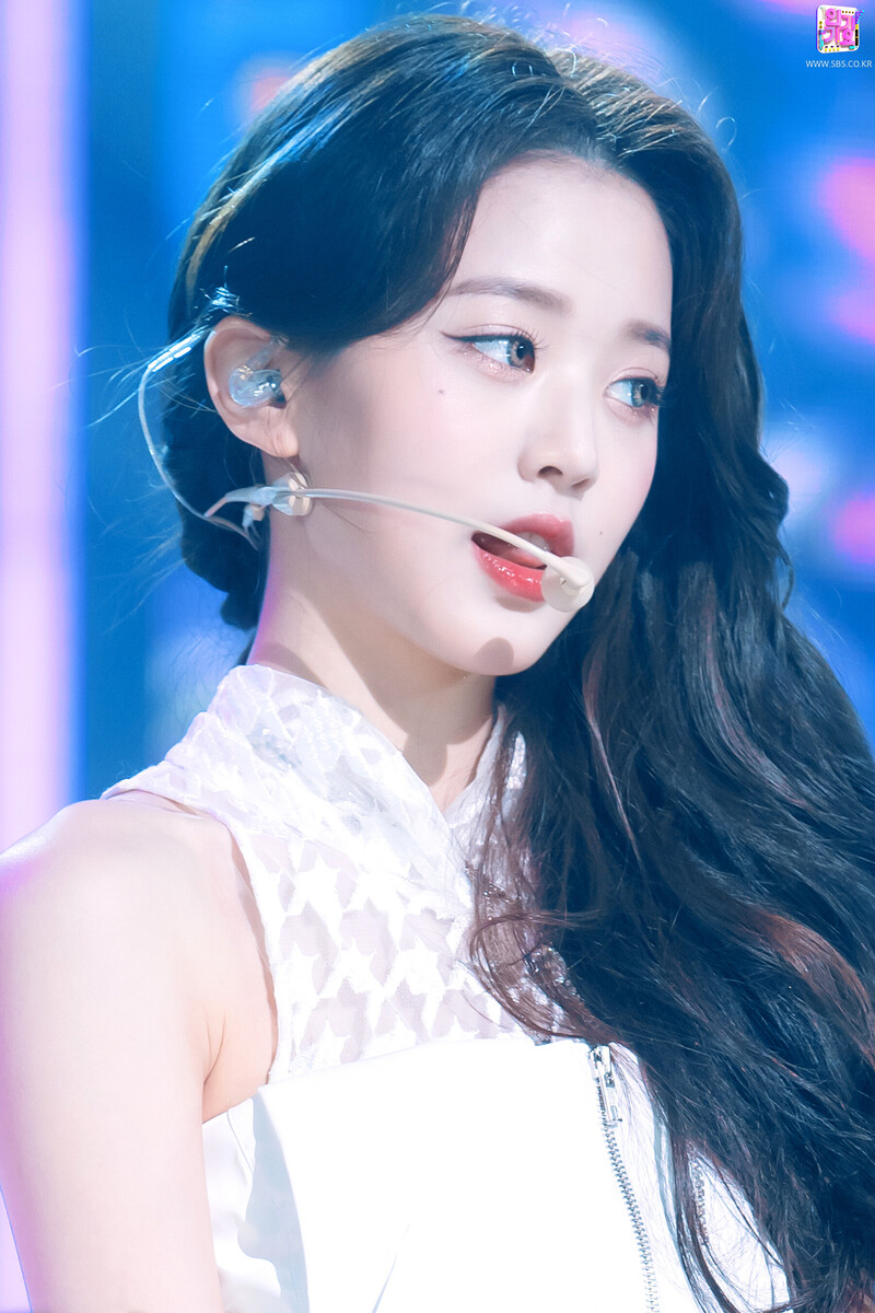 211212 IVE Wonyoung - "ELEVEN" at Inkigayo documents 9