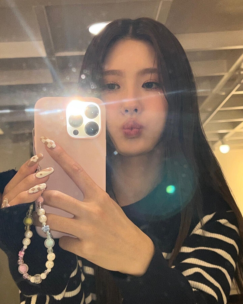 220207 (G)I-DLE Miyeon Instagram Update documents 6