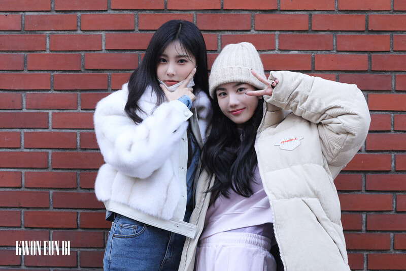 220219 Woollim Naver Post - Eunbi & Hyewon - bimil:ier Behind documents 4