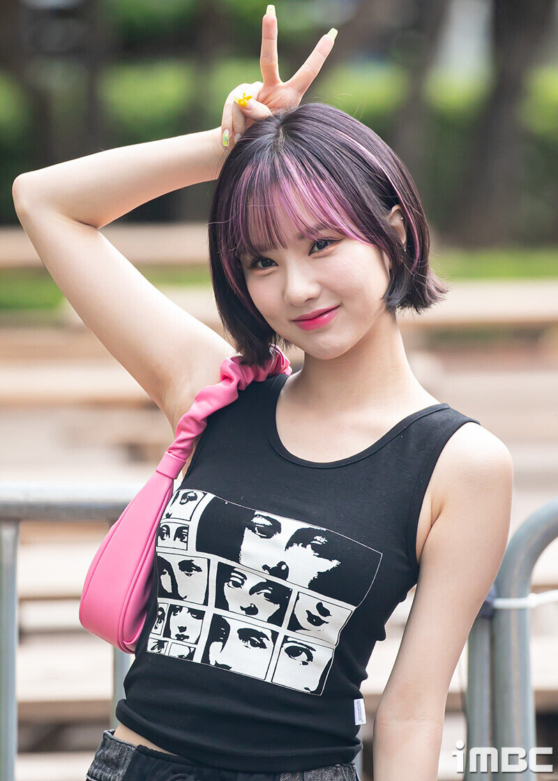 220715 VIVIZ Eunha - Music Bank Commute documents 2