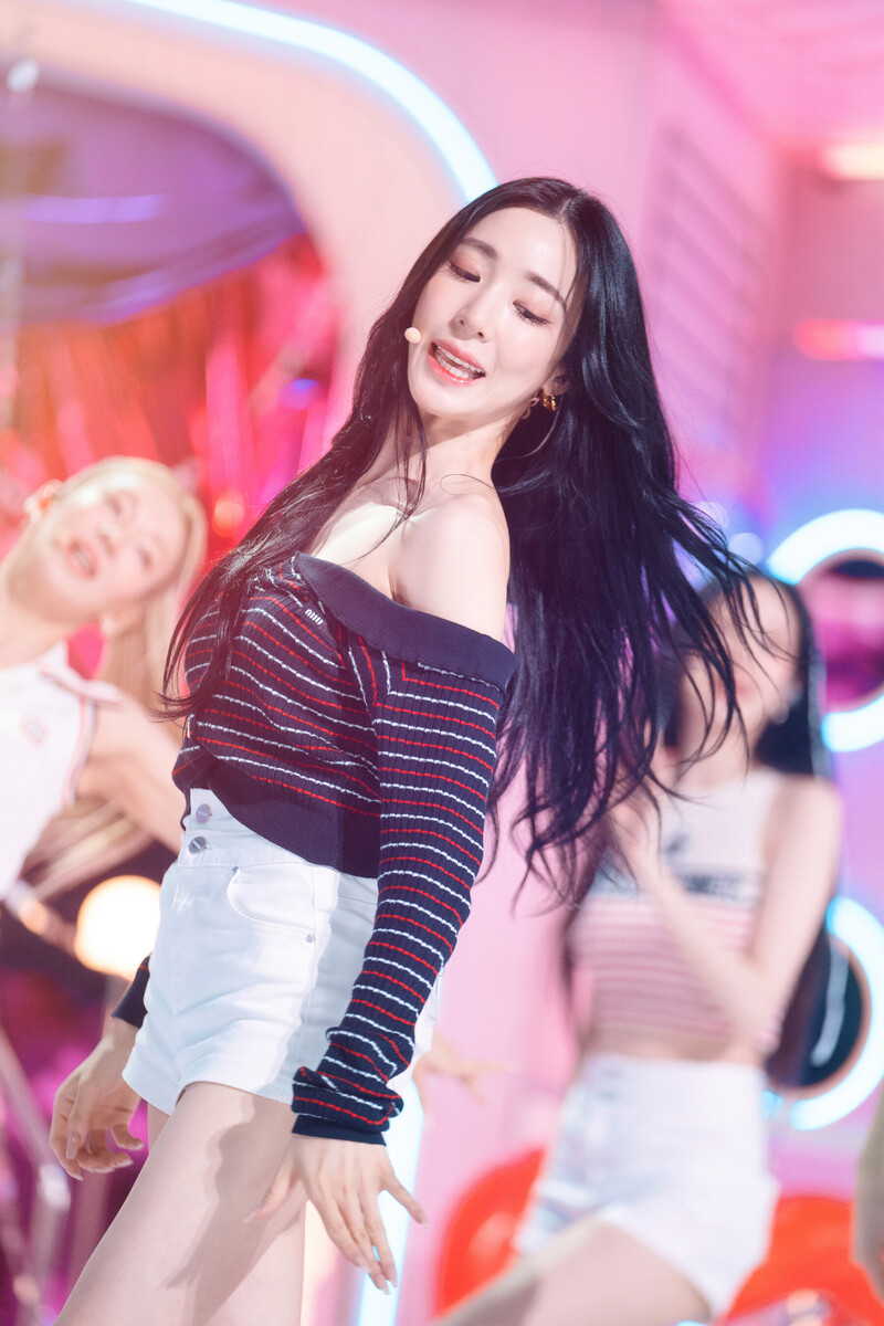 Girls' Generation Tiffany - 'FOREVER 1' at Inkigayo documents 3