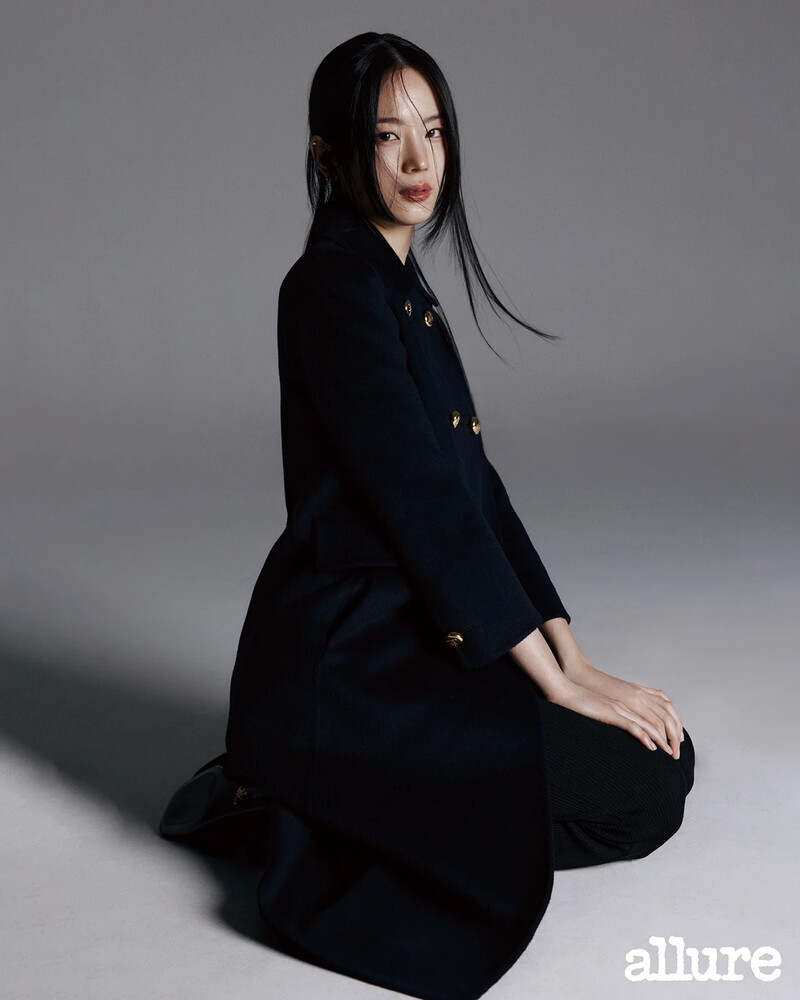 Jang Gyuri for Allure Korea January 2025 Issue documents 6