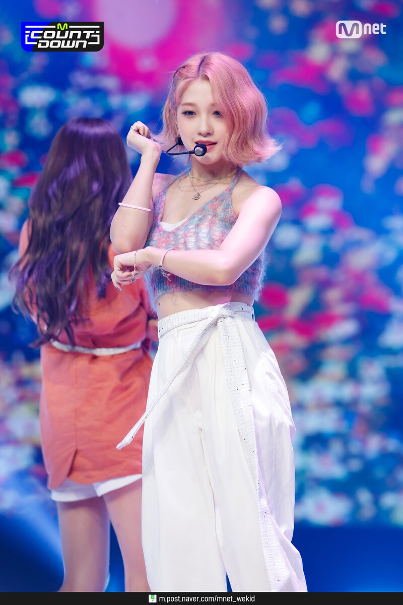 210916 fromis_9 - 'Talk & Talk' at M Countdown documents 21