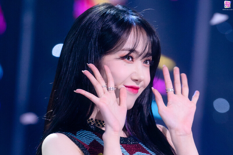 220227 VIVIZ Sinb - 'BOP BOP!' at Inkigayo documents 5