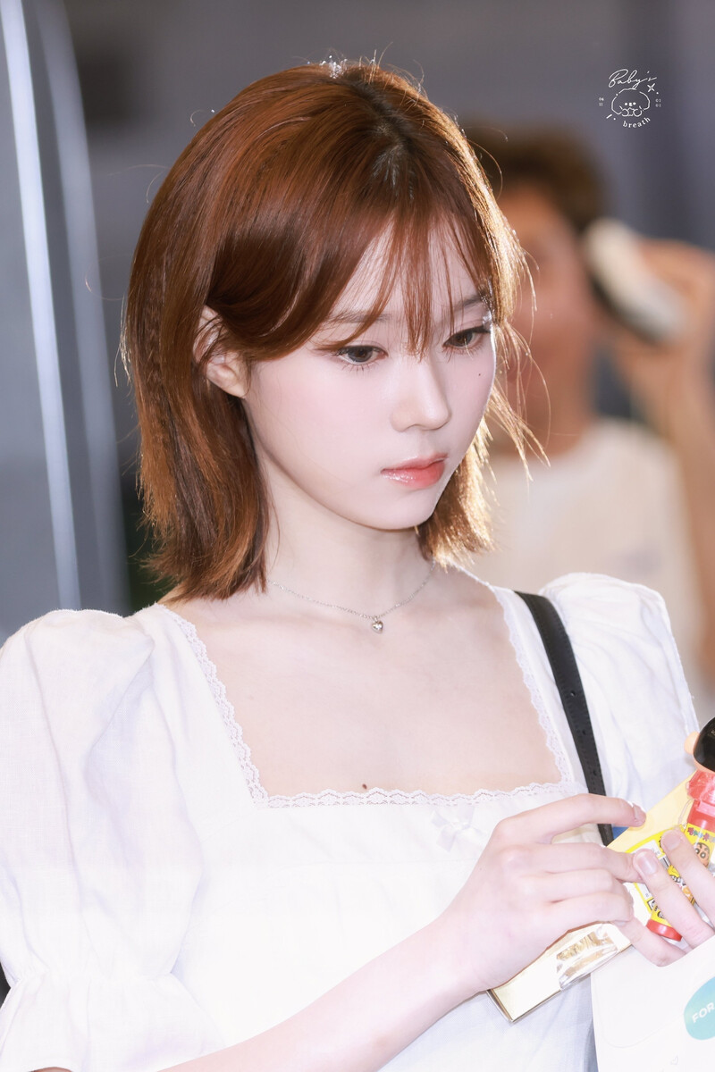 230802 aespa Winter at Gimpo International Airport documents 5