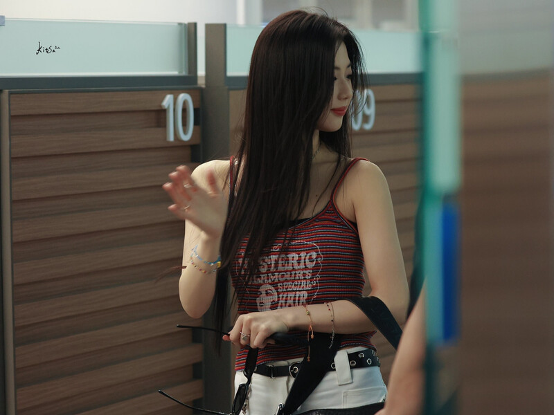 240626 BABYMONSTER Ruka at Incheon International Airport documents 2