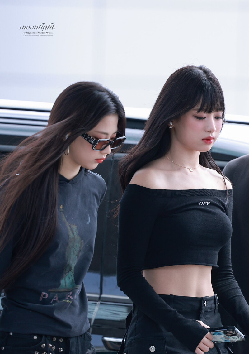 240719 Ruka & Ahyeon at Incheon International Airport documents 1