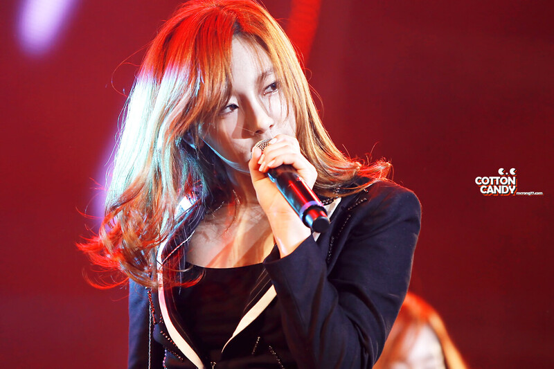 121021 Girls' Generation Taeyeon at GS& Concert documents 2