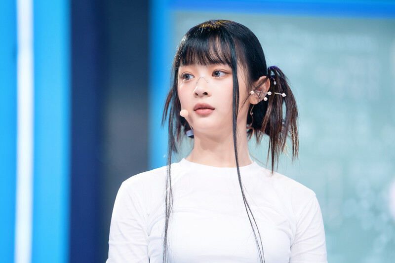 220807 NewJeans Hanni 'Cookie' at Inkigayo documents 11