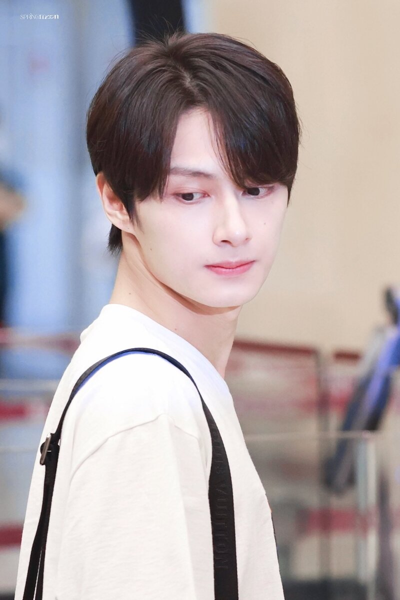 230817 JUN at the Gimpo International Airport documents 3